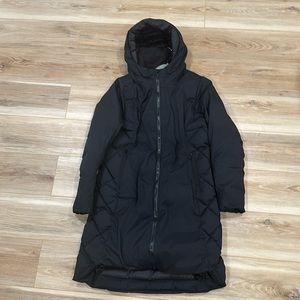 Knee/thigh length puffy Lululemon jacket